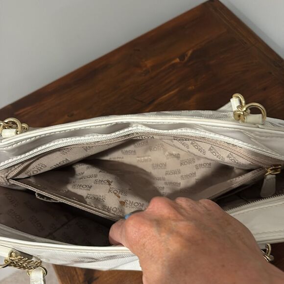 Michael Kors Jet Set Chain Tote - Picture 14 of 16